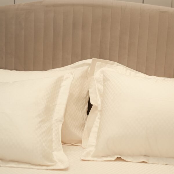 Jacquard Checkmate- Ivory 400 TC