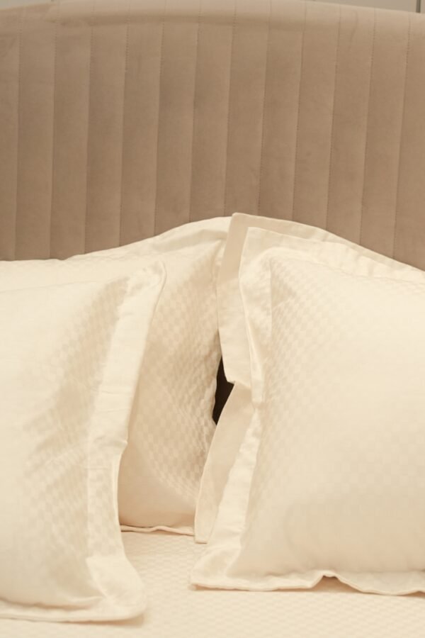 Jacquard Checkmate- Ivory 400 TC